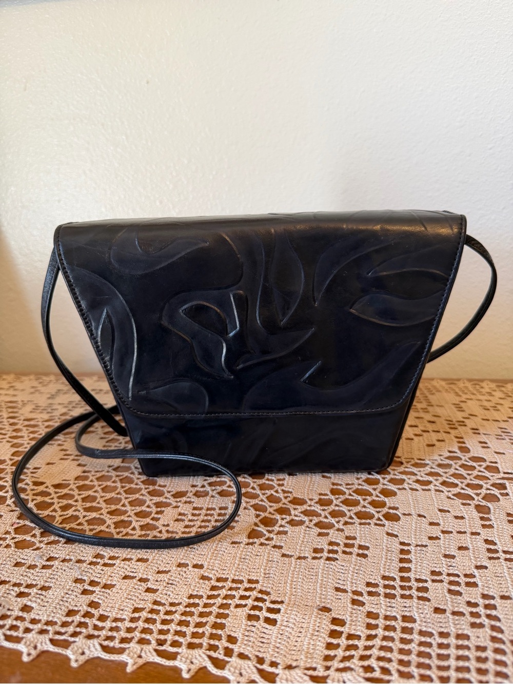 Vintage 1980s Towanny Embossed Leather Crossbody Bag